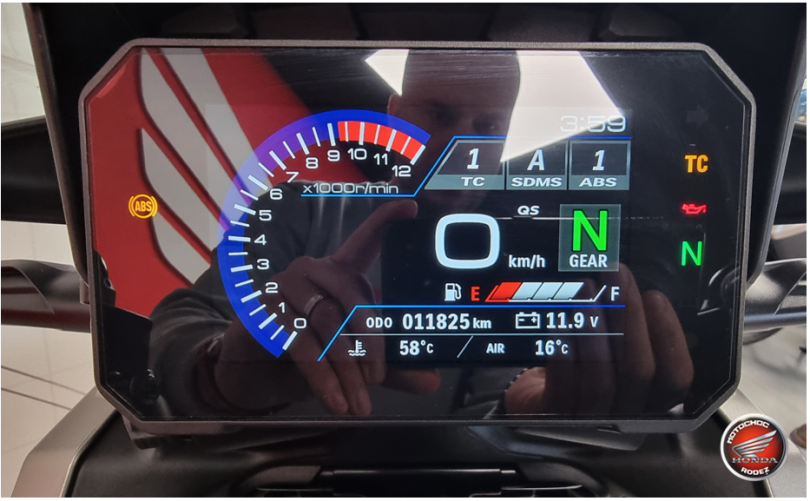 SUSUKI V-STROM 1050 - ONET LE CHATEAU