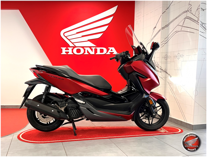 HONDA FORZA 125 - ONET LE CHATEAU