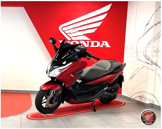 HONDA FORZA 125 - ONET LE CHATEAU
