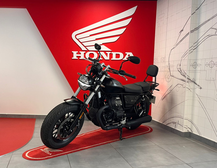 MOTO GUZZI V9 BOBBER - ONET LE CHATEAU