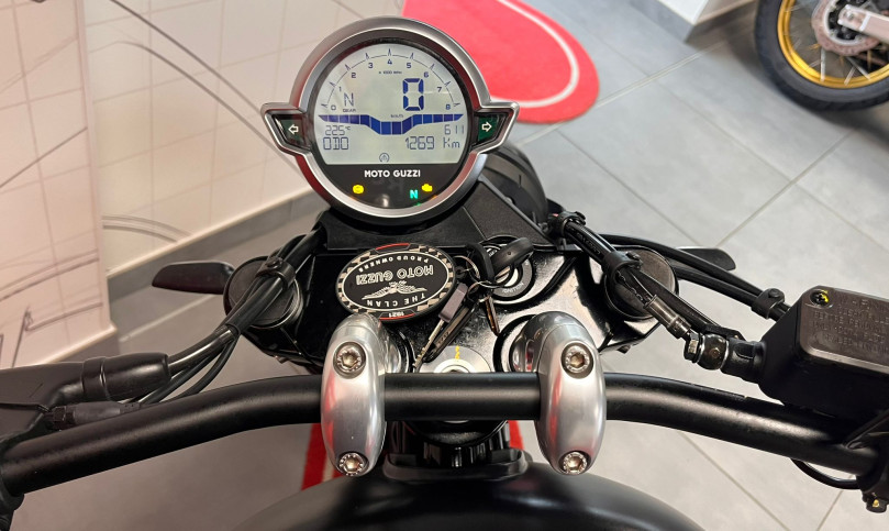 MOTO GUZZI V9 BOBBER - ONET LE CHATEAU